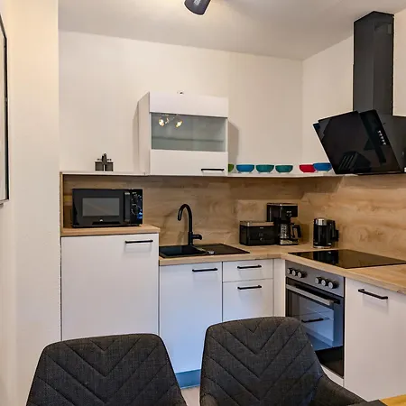 Moderne In Ruhiger Idyllischer Lage 2 2 Personen Moeglich アパート